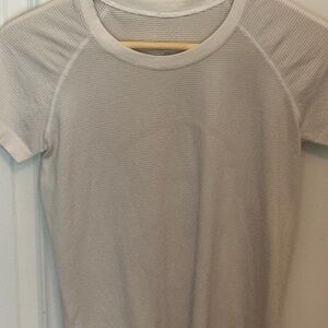 Lululemon Brand, White Swiftly Tech Short Sleeve T-Shirt, Womens (Sz 6) Clothing